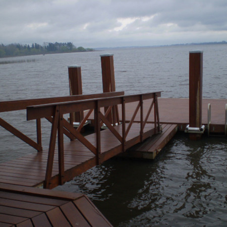 Pontón y Rampa con Estructura de Curupay & Deck de Lapacho