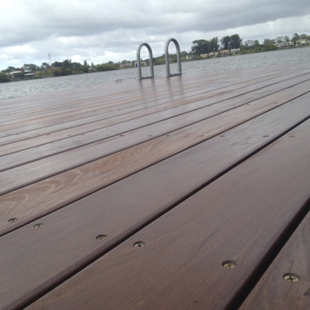 Muelle con Deck de Lapacho